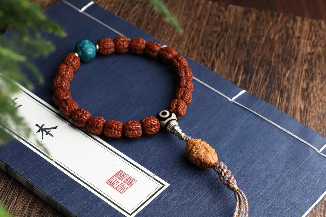 藏式一代盘龙纹小金刚老串 藏式一代盘龙纹小金刚老串 尺寸13mm红透玉