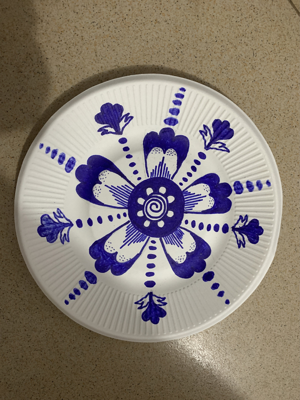 幼儿园环创素材 盘子画 蓝白装饰画,一次性盘子也能画出新花样