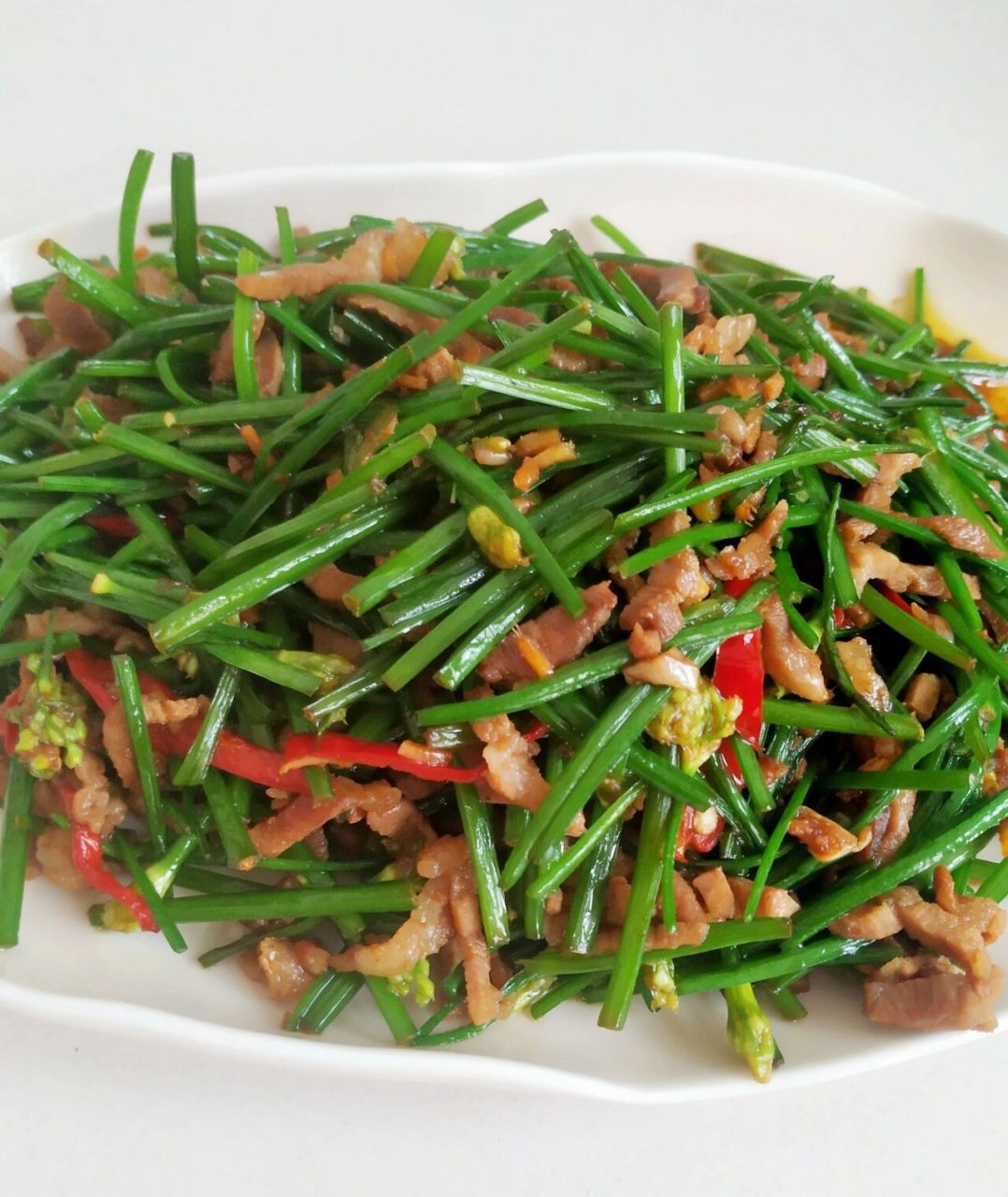 韭苔炒肉/鲜美入味,十分钟搞定 95夏末秋初,韭苔偷偷露出了头,此时