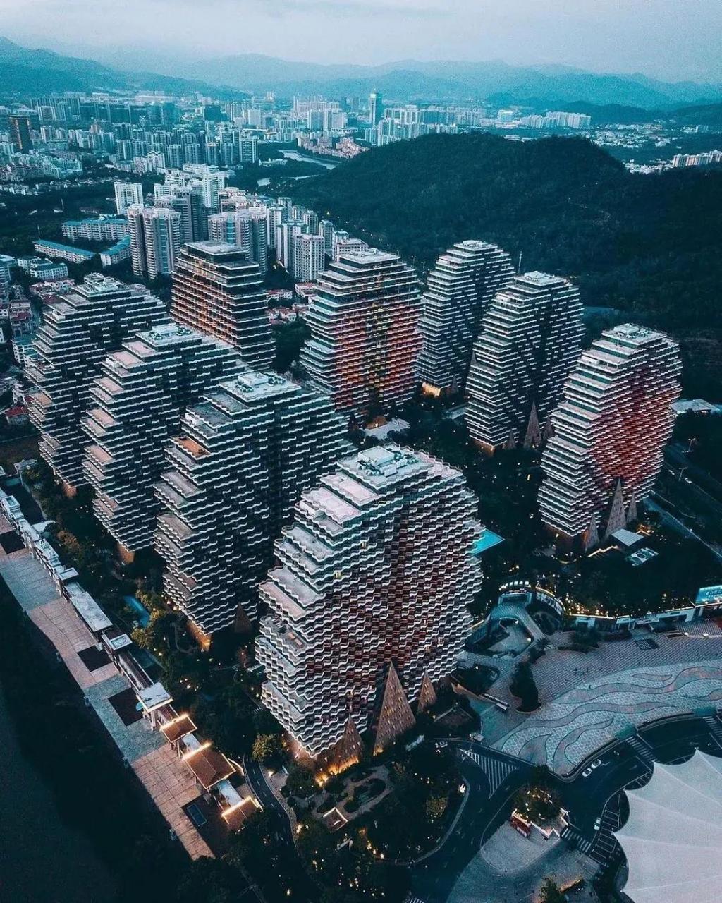 "九棵树"建筑群||| 三亚的高楼都非常有个性,其中有"七棵树"是酒店和