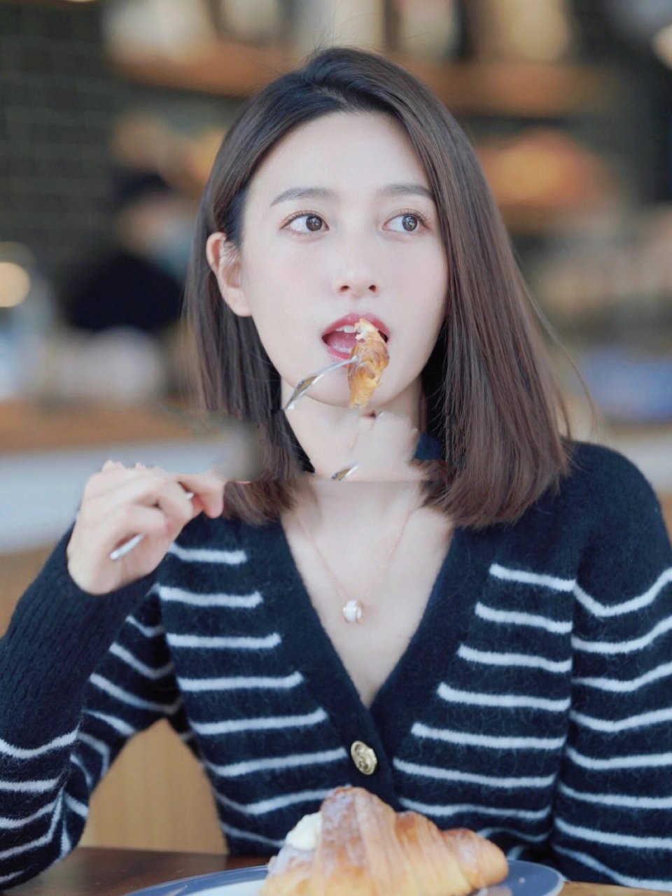气质温柔免打理齐肩锁骨发/适合肉脸大饼脸 9292这是一款巨气质显
