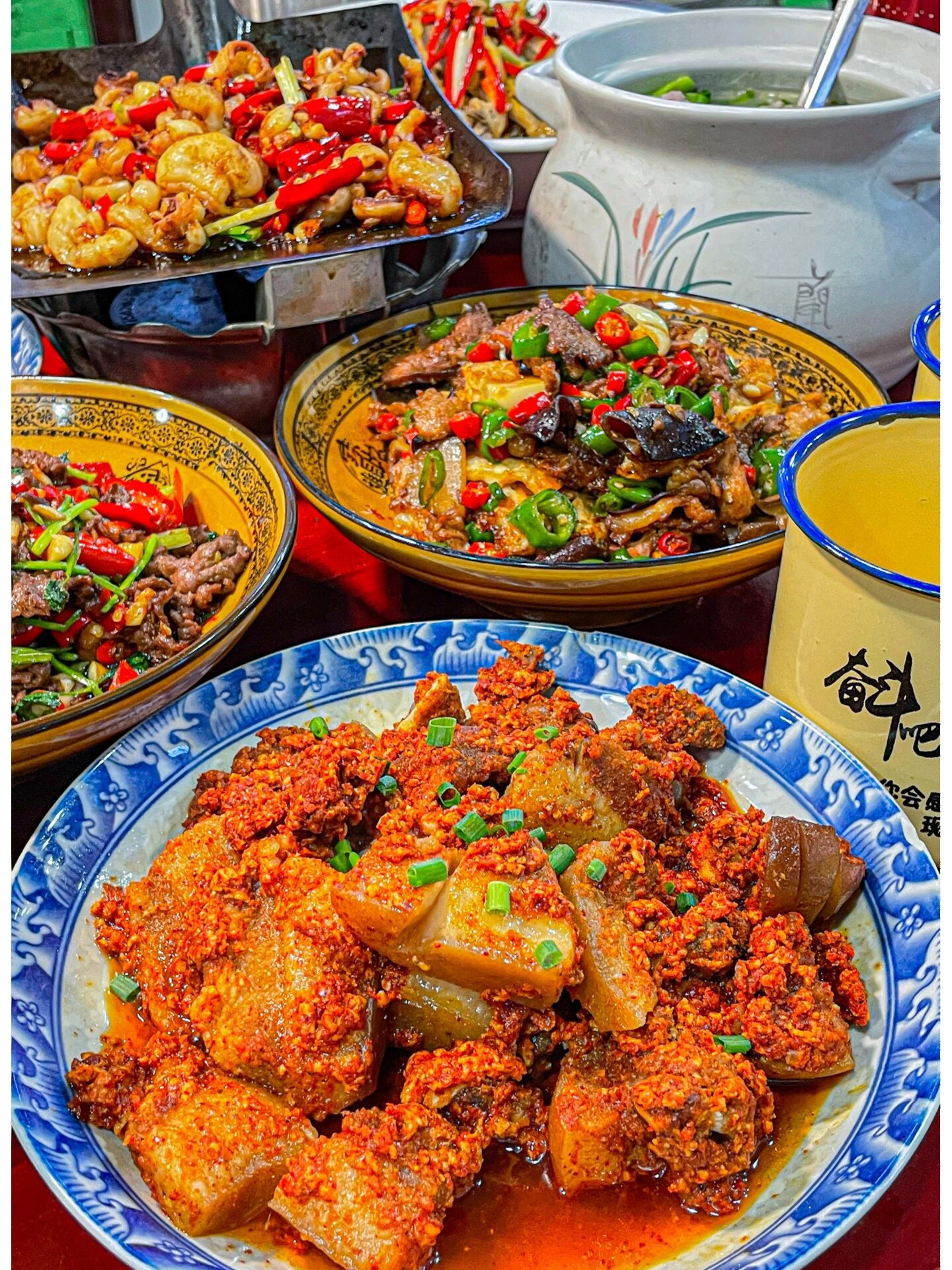 新开的湖南大碗菜 80年代复古流07 90今天去的一家餐馆 从装修的