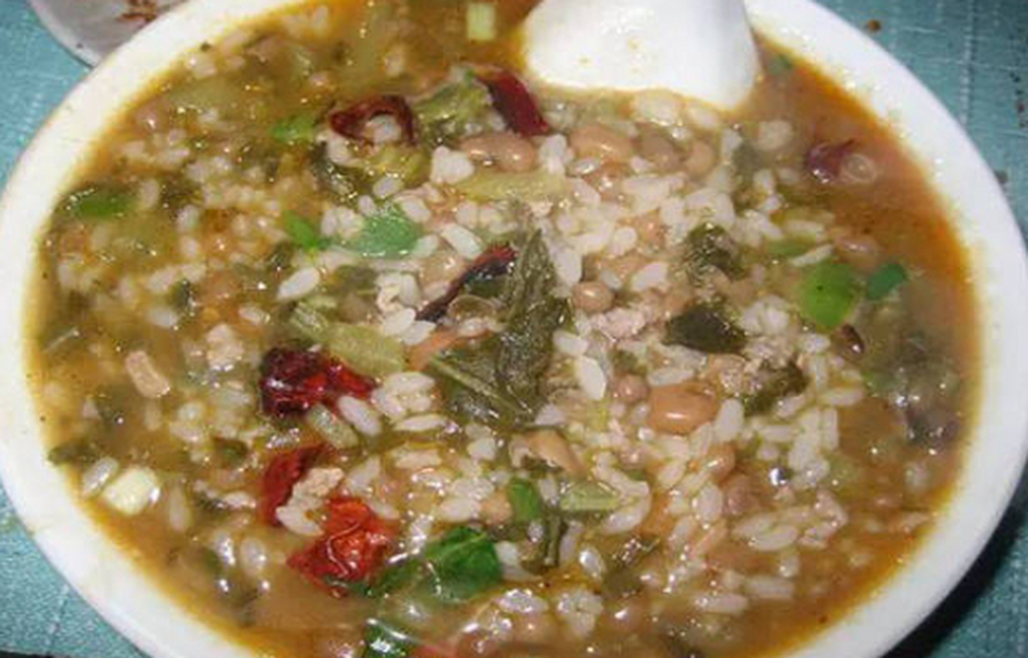 酸汤包谷饭#美食##美食分享##毕节美食#  酸汤包谷饭是当地人十分喜爱