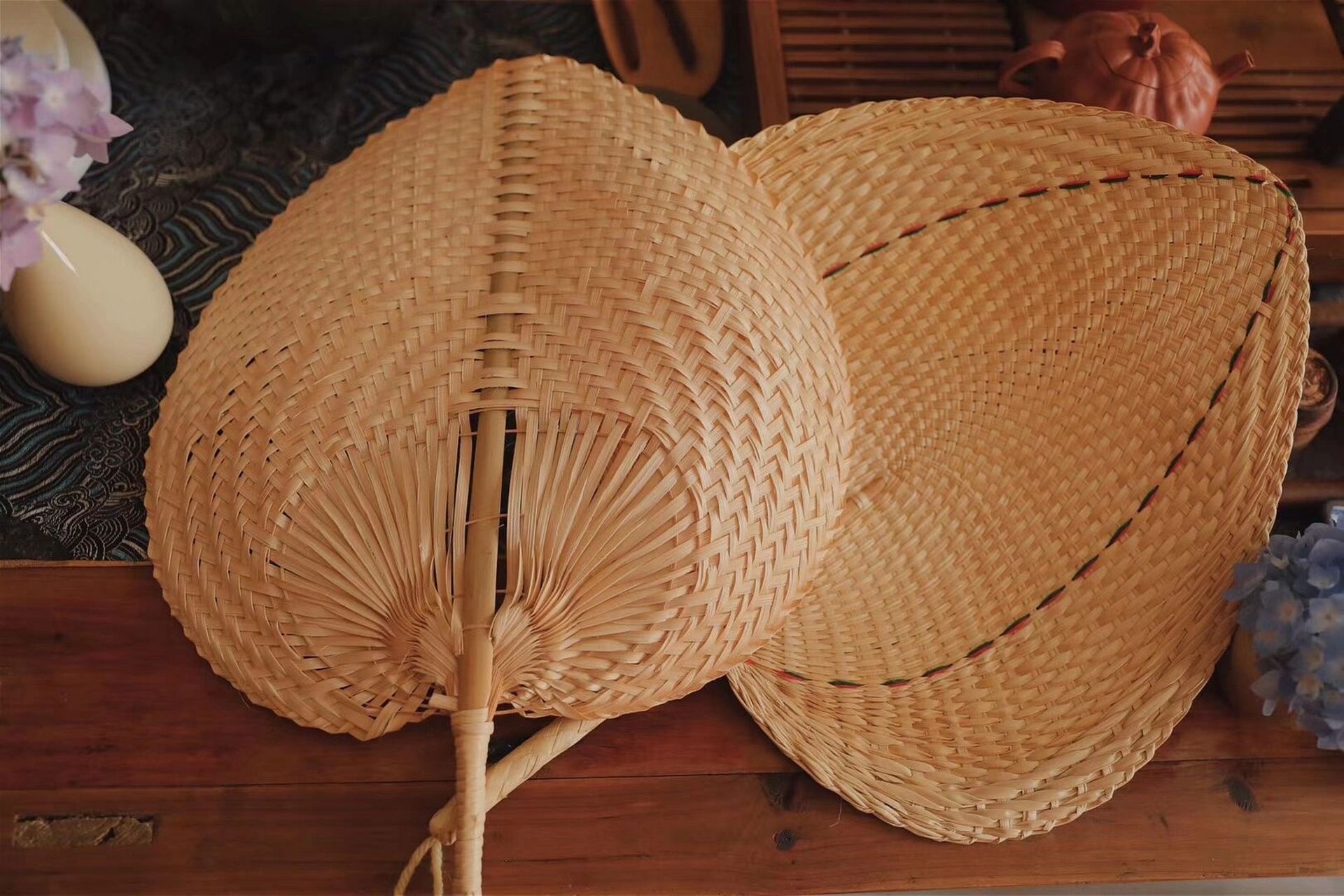 查济古镇的特色小扇子 跟朋友定制了一批迷你小蒲扇 	 朋友的爸爸妈妈