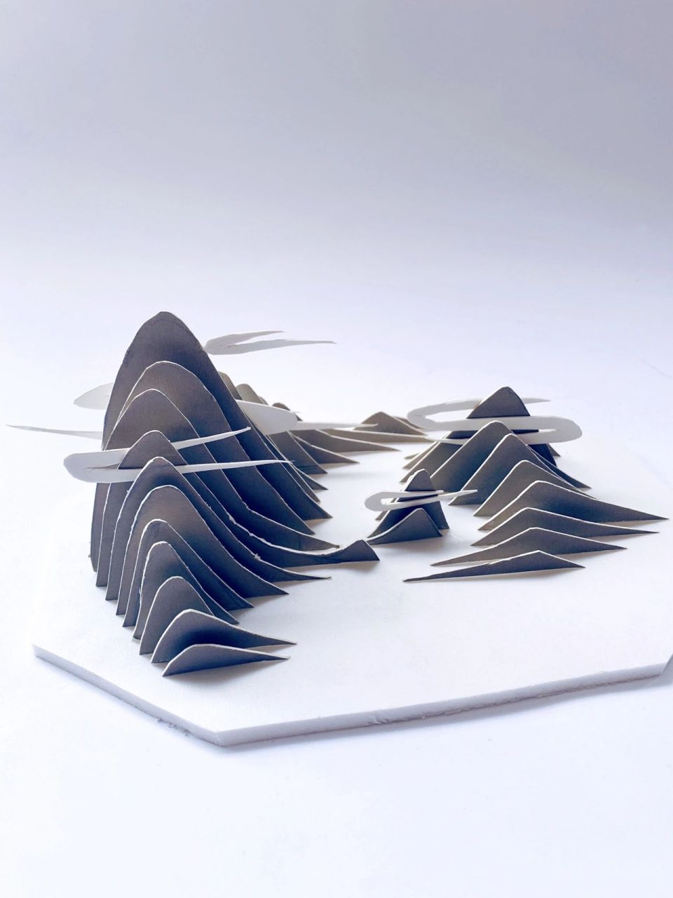 立体构成作业分享:山水之间,水墨丹青 这是一个立体山水画,现在市面上