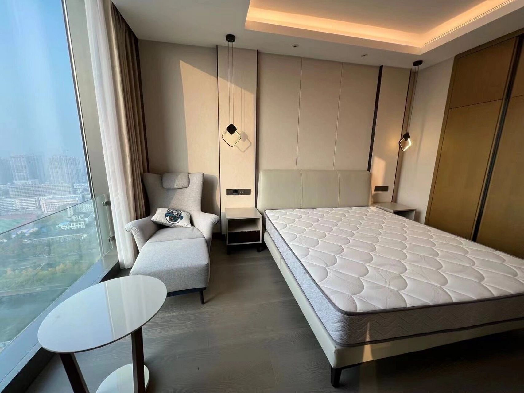 郑州天花板 丽汀公寓 郑州最贵的公寓 精装修 拎包入住 位于正弘城楼