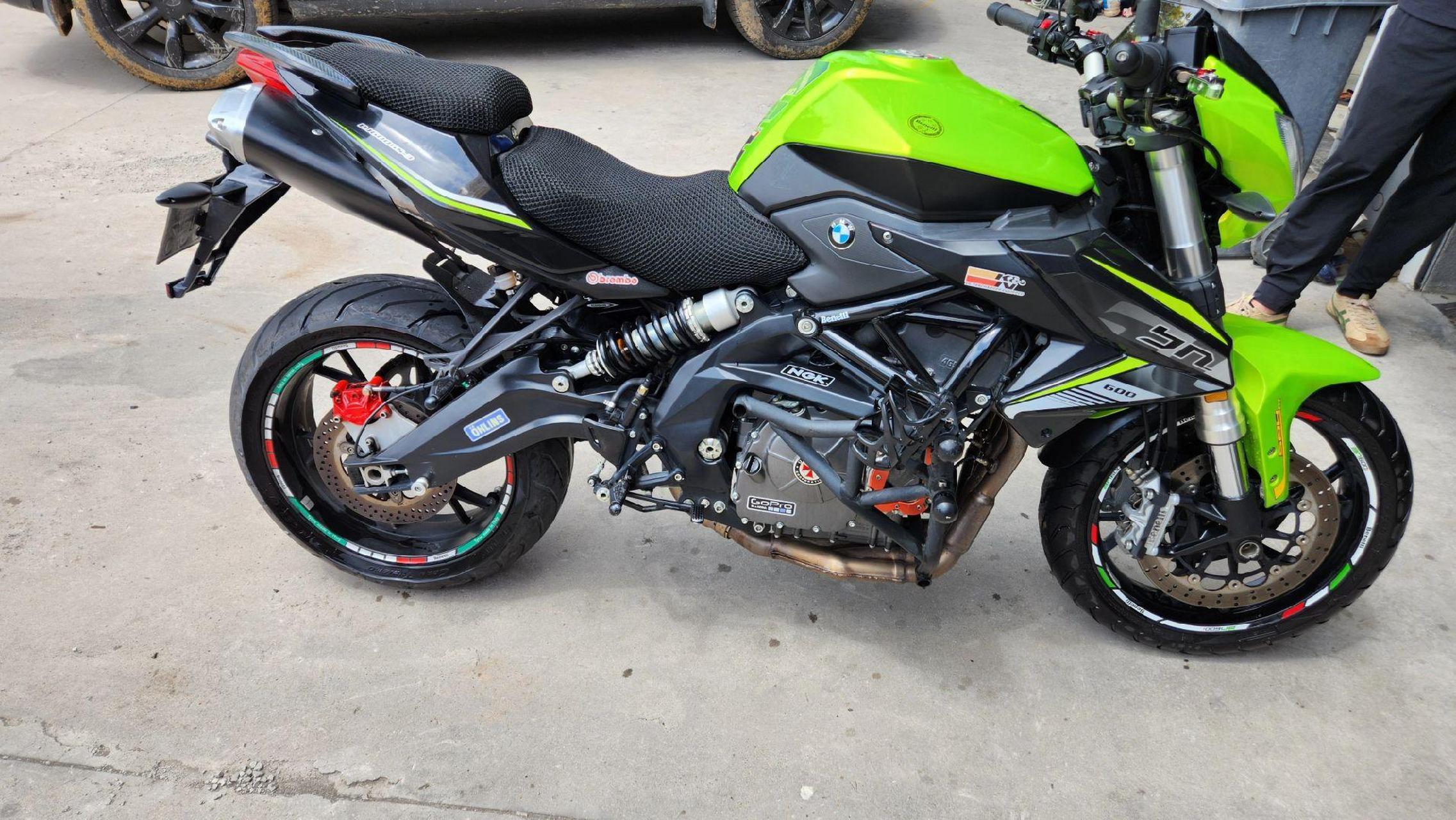 最新到家一台 超级精品 20年贝纳利黄龙600 最骚气的荧光绿上街回头率