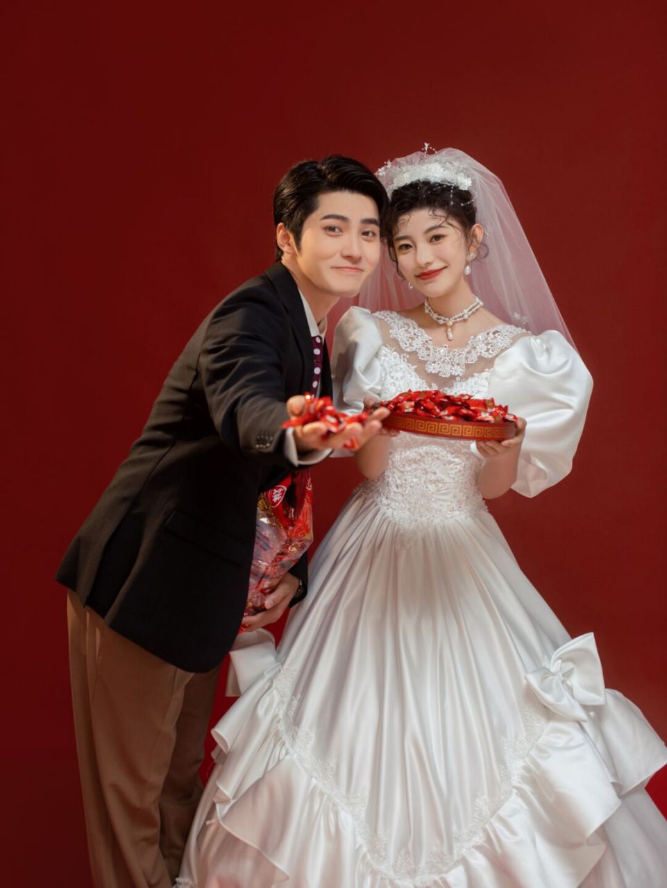 婚纱照·婚纱摄影·婚纱摄影风格 	 结婚必拍的红底喜嫁风75 每一张