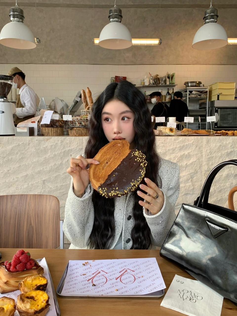 过年回家和姐姐妹妹找到一家好韩的店 蝴蝶酥很好吃 #过年回家# #台州