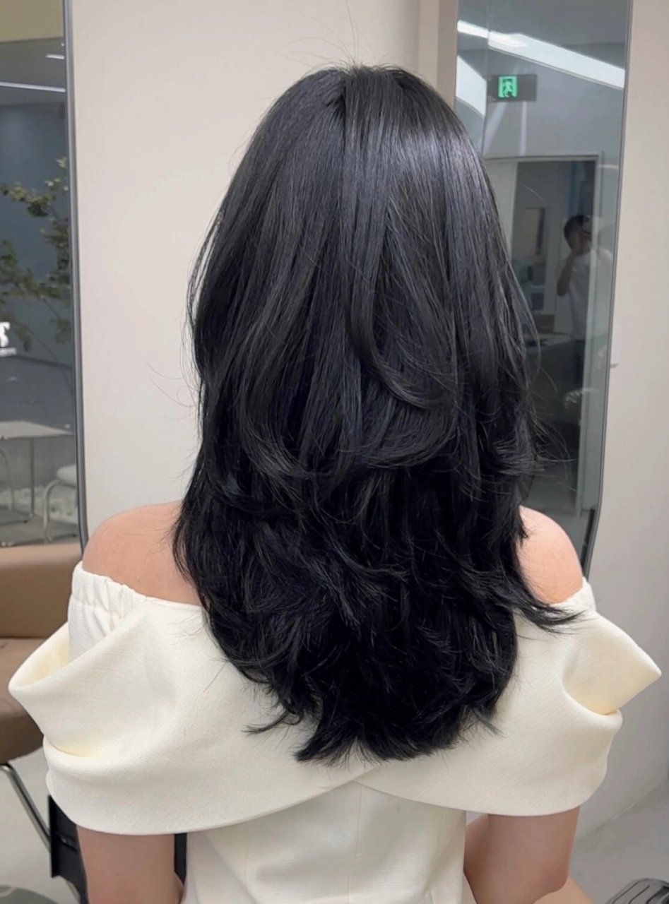 黑色头发也适合的圆弧形发尾 头发发尾形状有三种,方型,圆弧形,v形