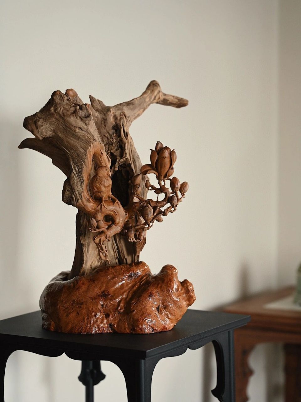 老山檀x荔枝木"玉堂见喜"摆件 择选老料雕刻,一株玉兰似破石挺出,枝头