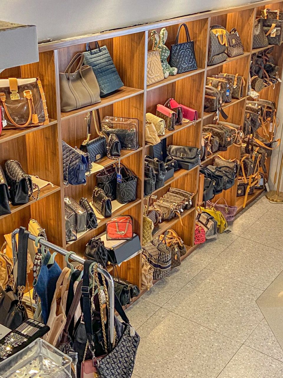 宁波市中心超好逛的中古店96! 1844水滴广场有一家巨好逛的中古店!