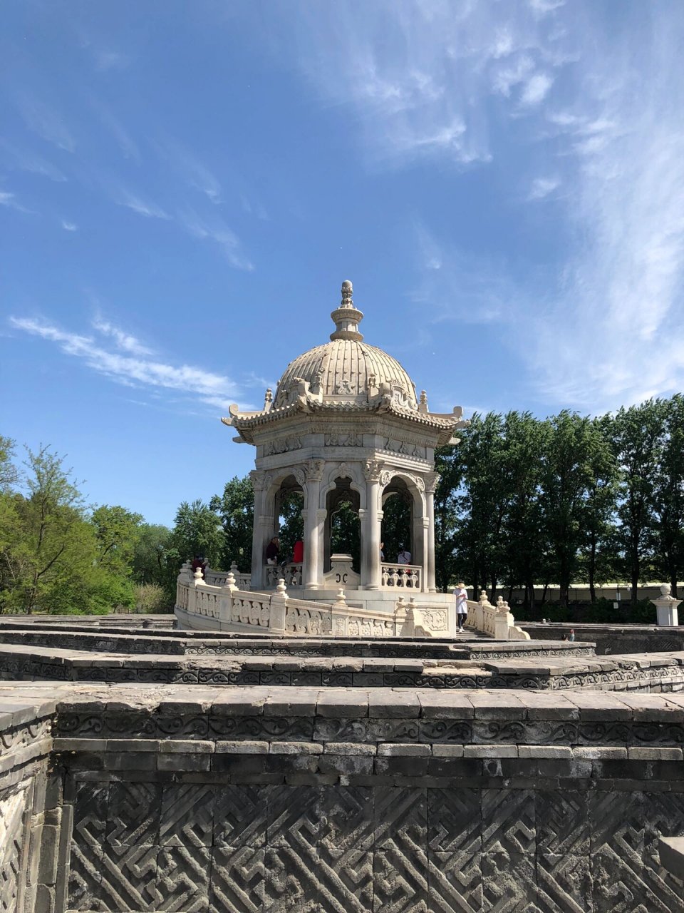 有历史沧桑感的圆明园遗址公园之黄花阵迷宫