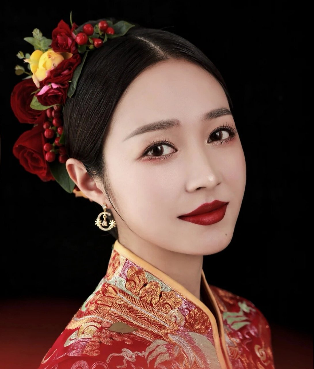 秀禾妆面造型特点 秀禾是比较古风的服装,所以在打造新娘妆面造型的