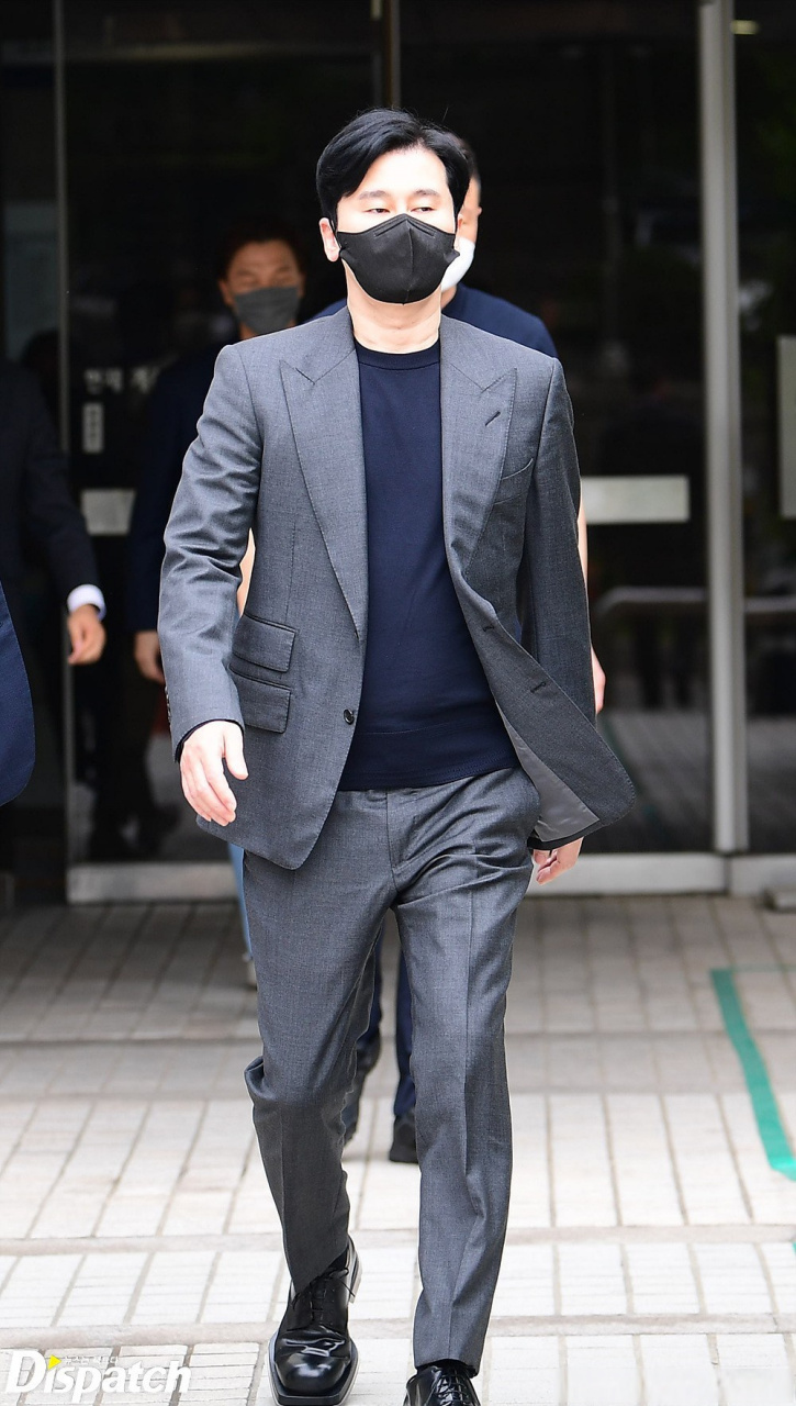 30日,前yg娱乐公司代表梁铉锡参加了在首尔中央地方法院第23刑事部