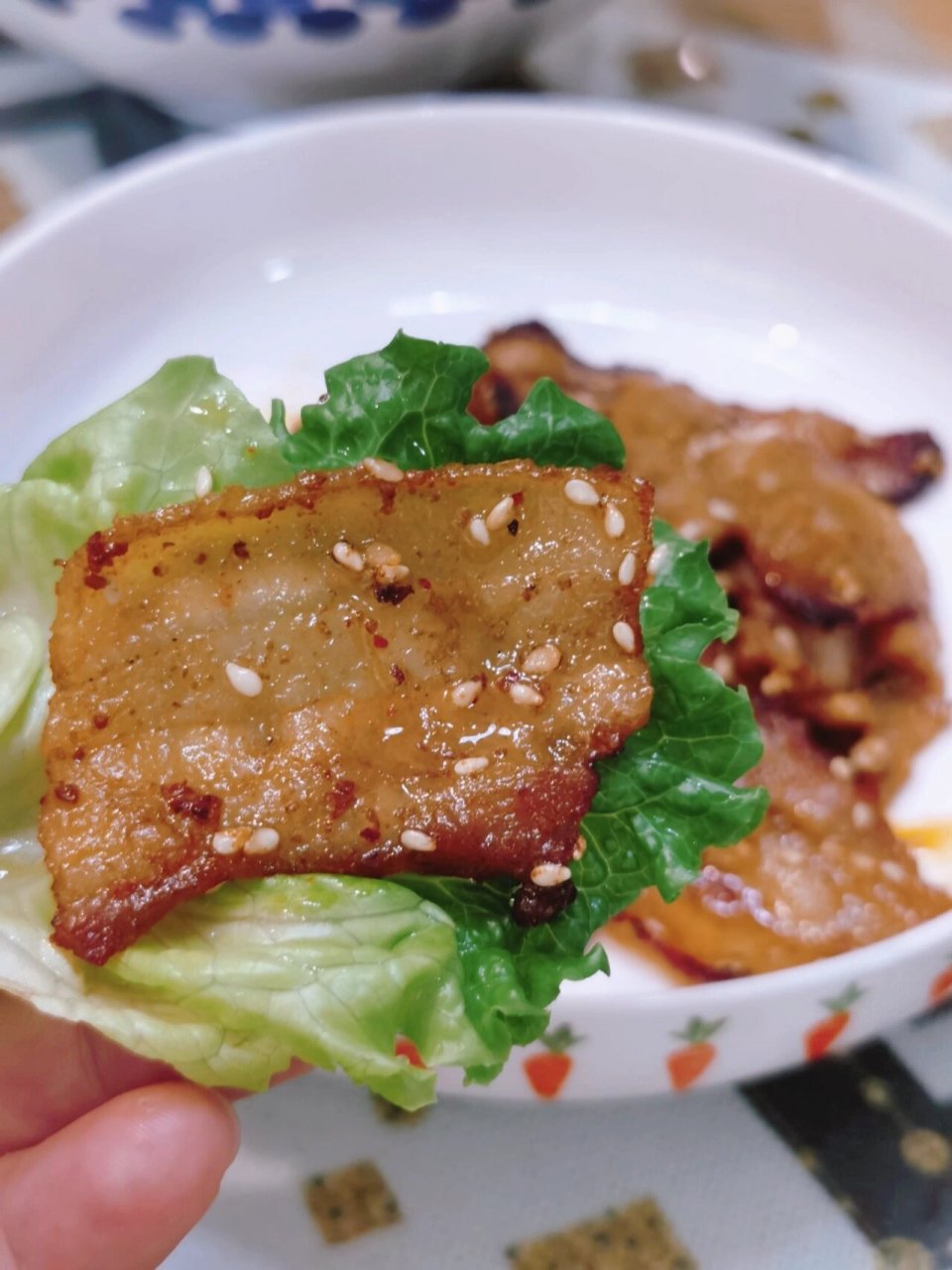 附上菜谱一起get美味吧: 食材: 新鲜五花肉,生抽,料酒,糖,姜末,烧烤酱