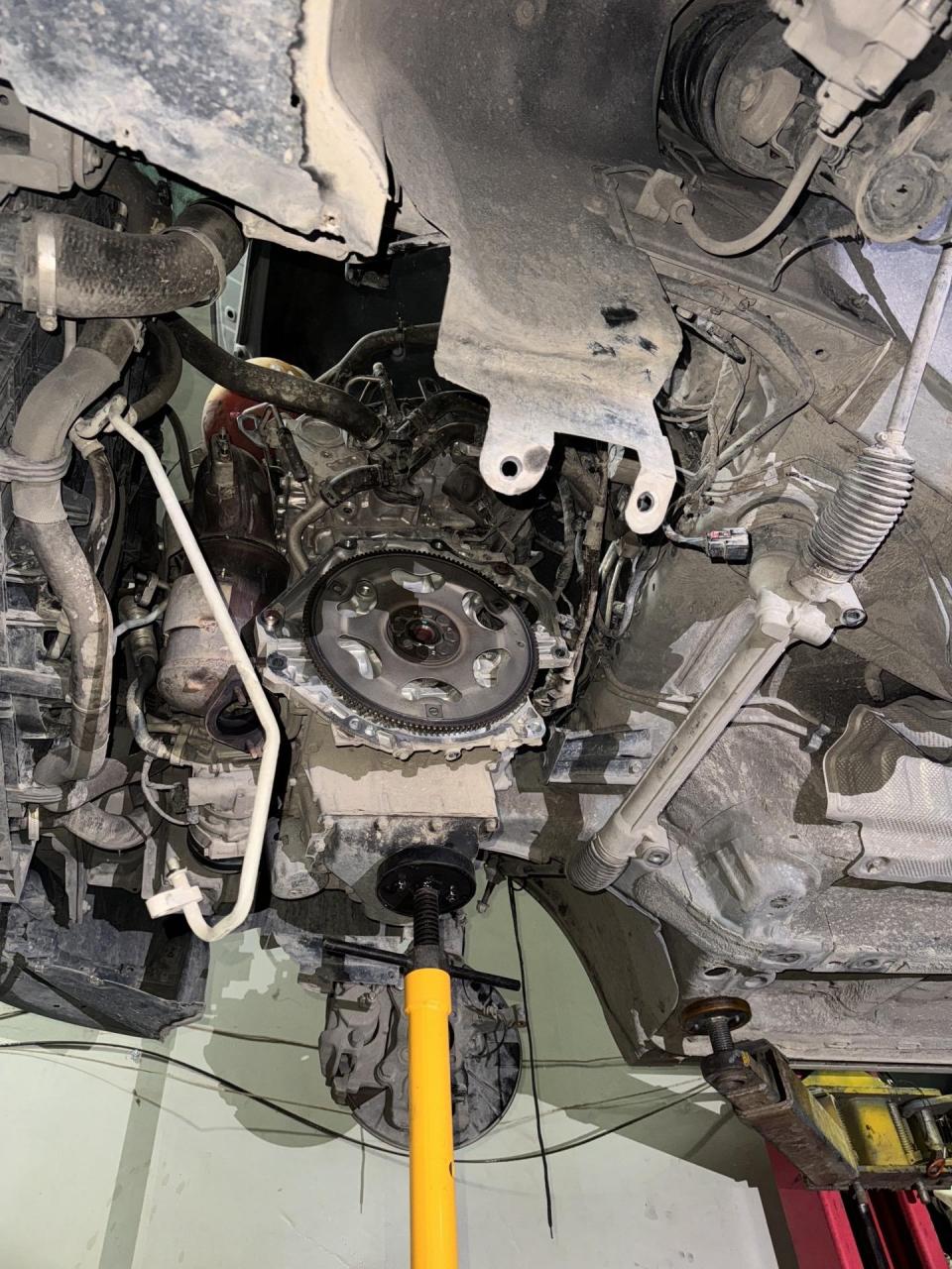 2020年荣威rx5变速箱碰撞经过一晚上没睡觉拆装五点已经完成,现在试车