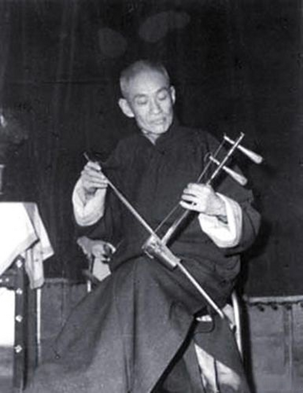 京胡圣手杨宝忠先生出身于梨园世家,工老生,曾拜过余叔岩先生.