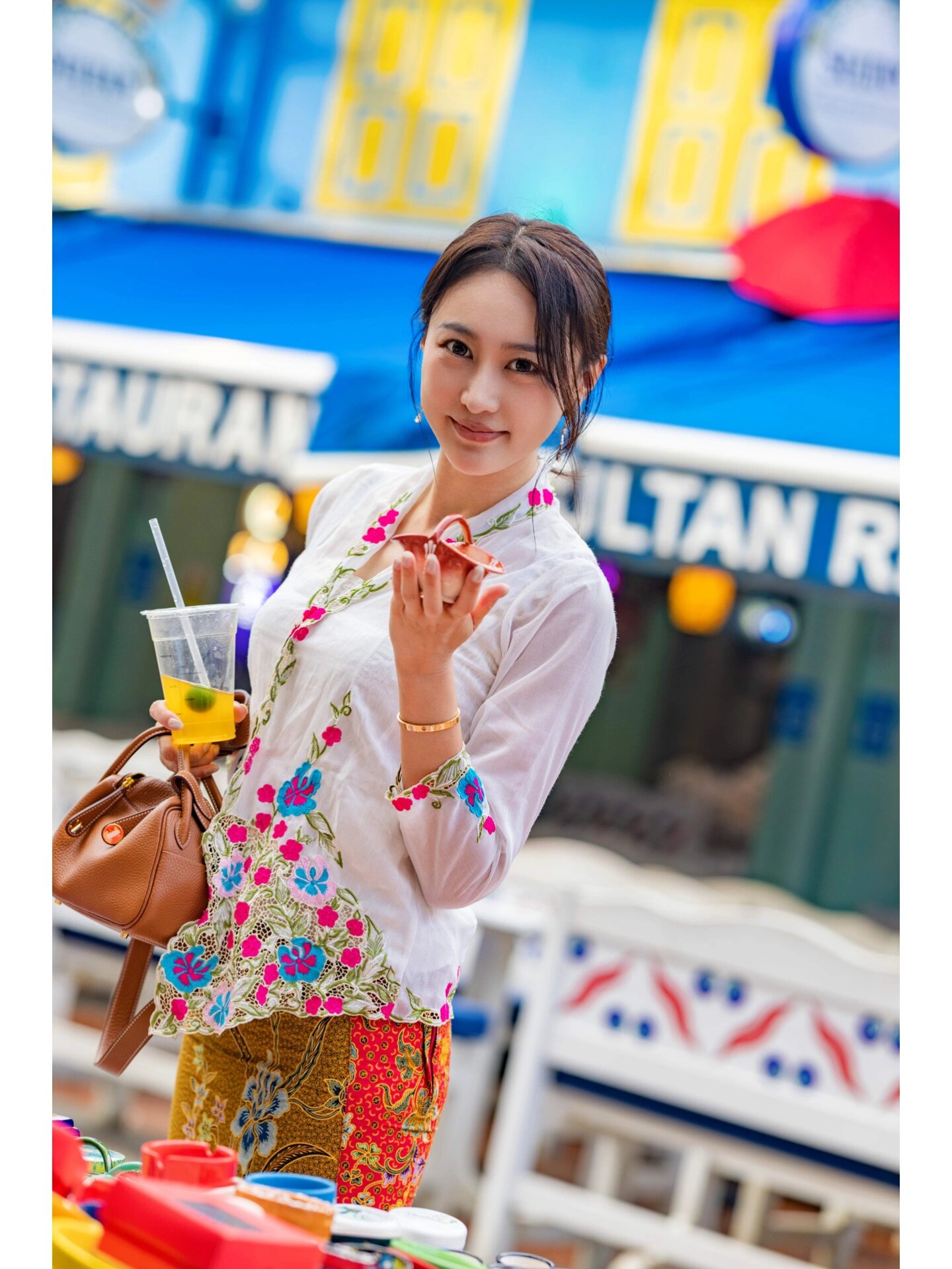 在新加坡穿上娘惹服是什么样的体会 91979492 新加坡娘惹服