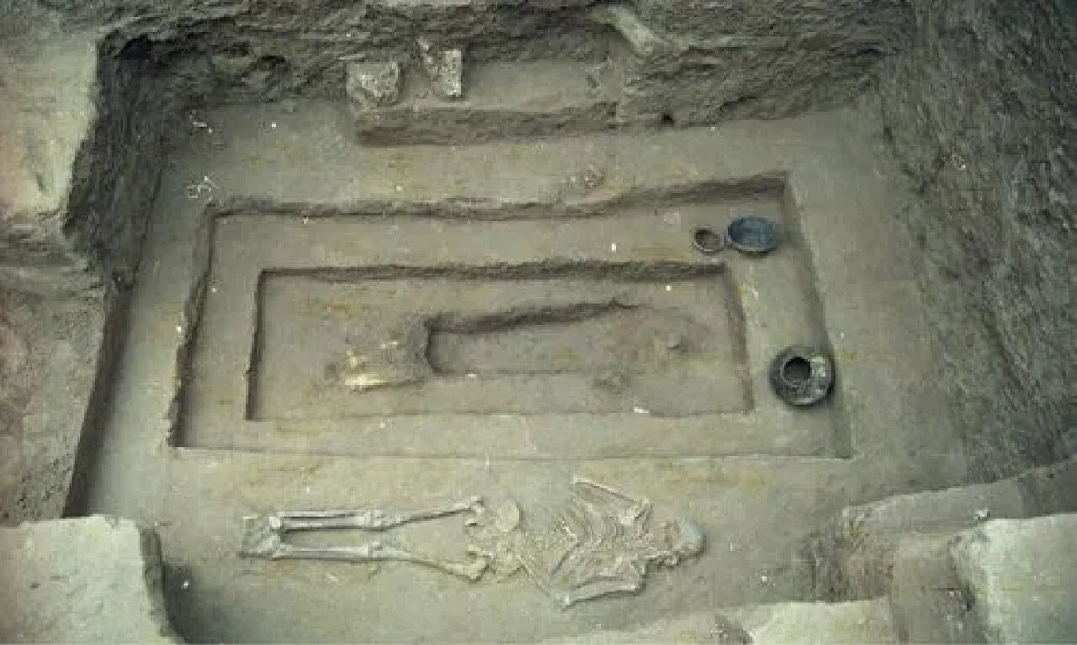 考古|商文化墓葬 商代的墓葬制度中存在着严格的阶级和等级的差别