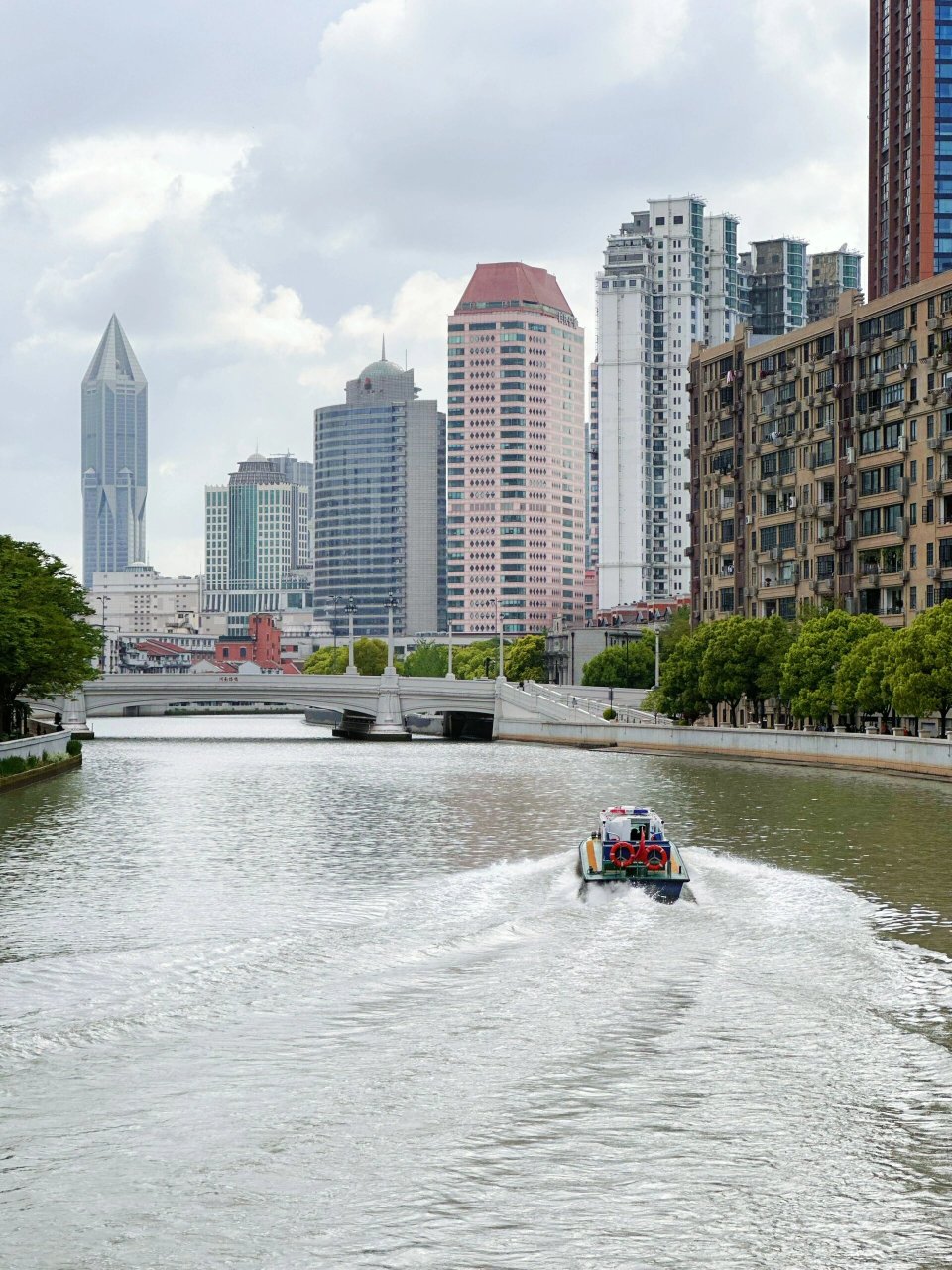 苏州河十八湾 参加课程的时候 游览了苏州河十八湾 才发现从小看惯的