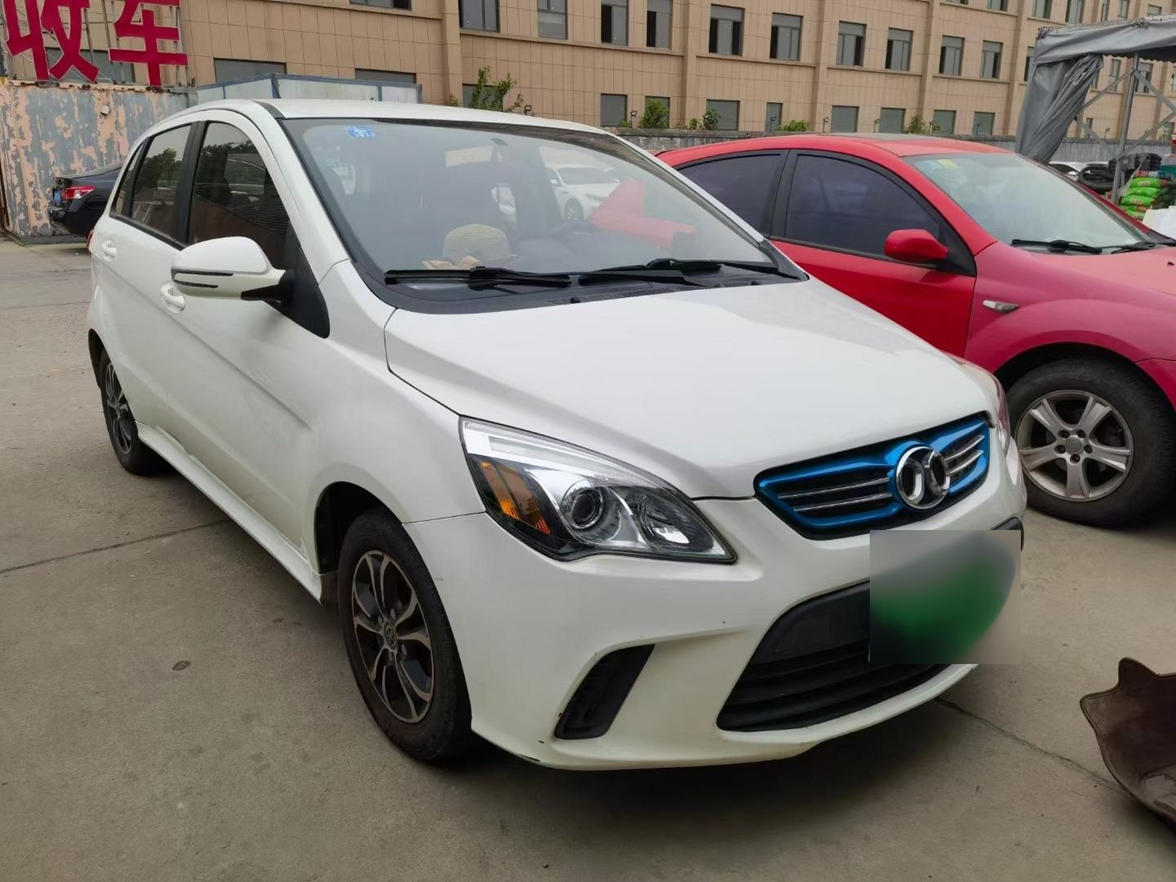 新到16年北汽ev160,新能源续航170公里,车况极品,充一次电10块钱相当