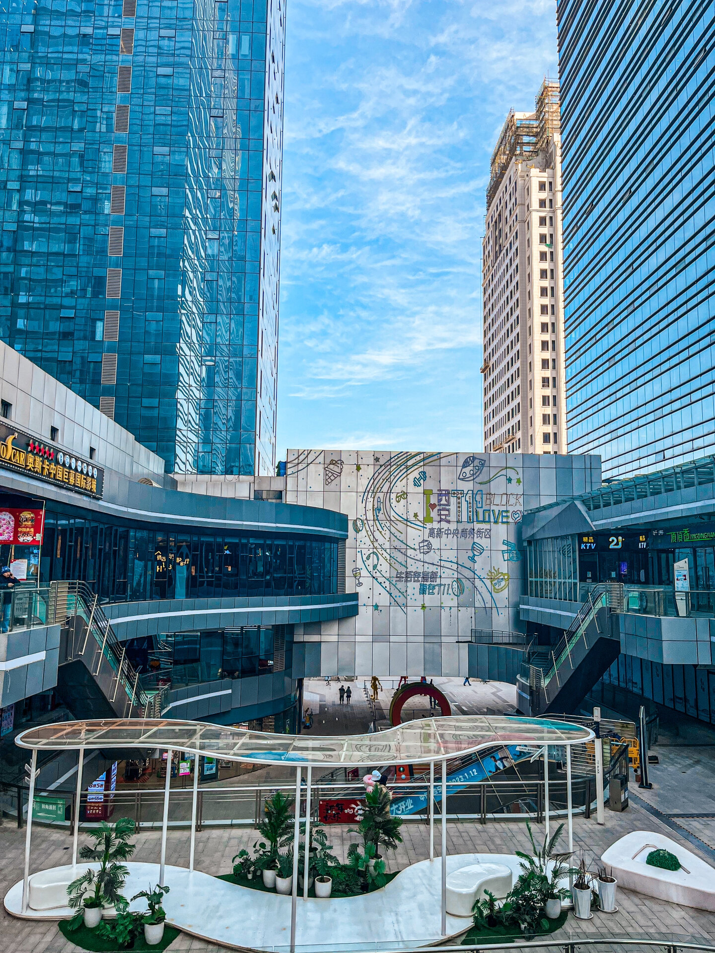"t11"名字来源于唐延路11号 西安高新中央商务区首座办公生活街 