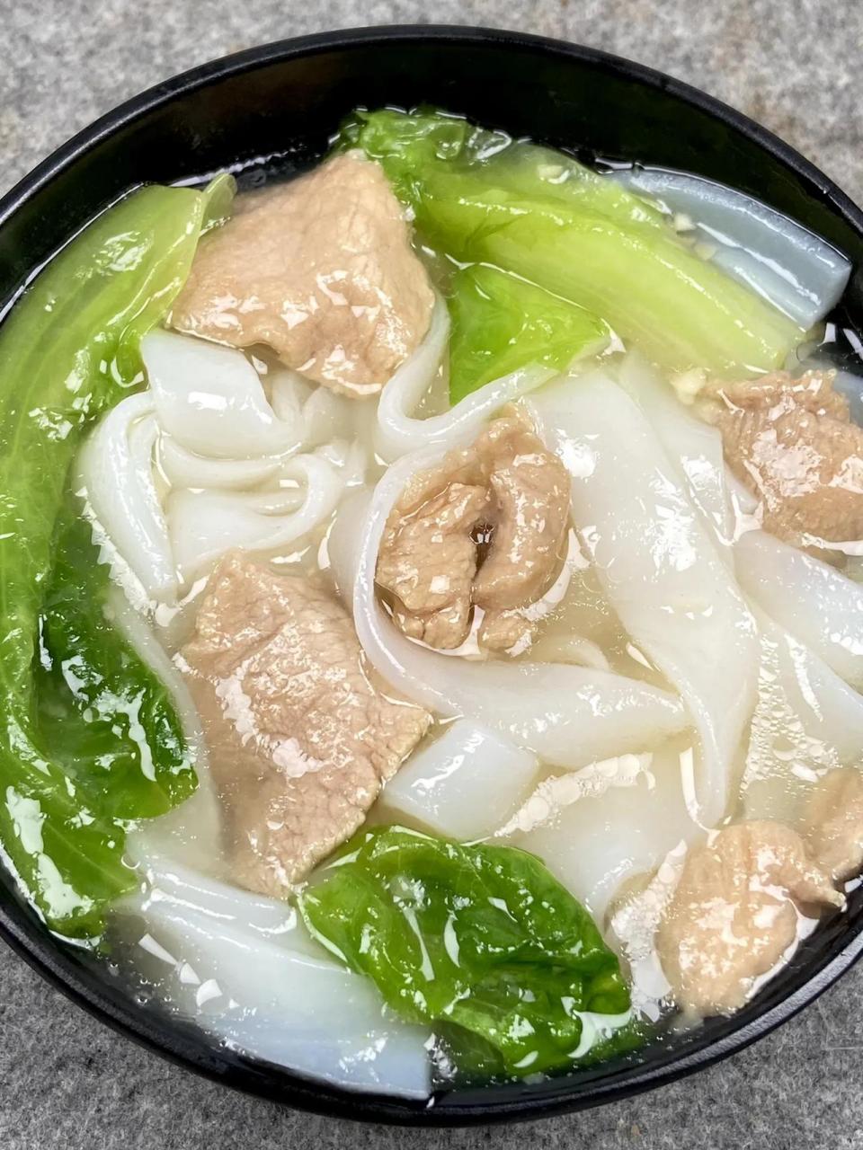 谁能拒绝这么一碗汤鲜味美的瘦肉汤河粉啊! 真的很绝!