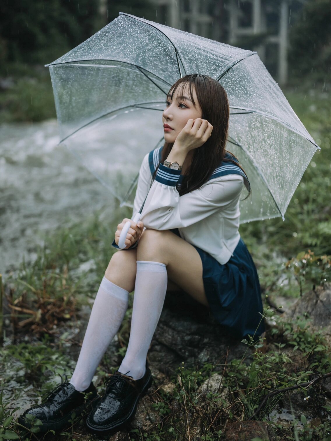 穿jk服装淋雨图片