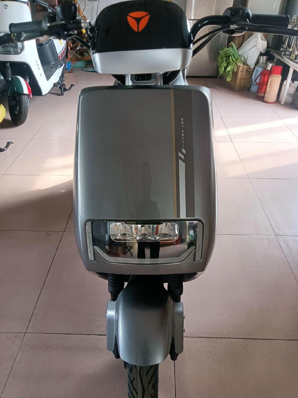 2023年8月28日出厂最新款雅迪莱达.车身设计精美大方.