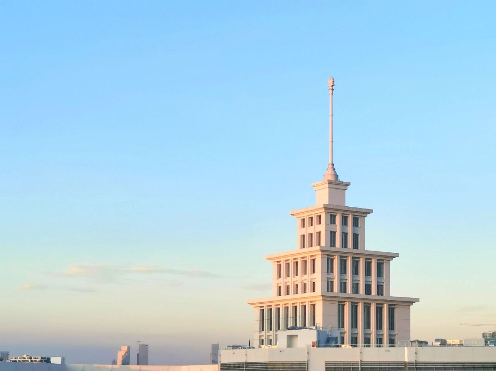 我记录下的哈工大深圳 宿舍阳台正好面对着学校地标性建筑--主楼不经