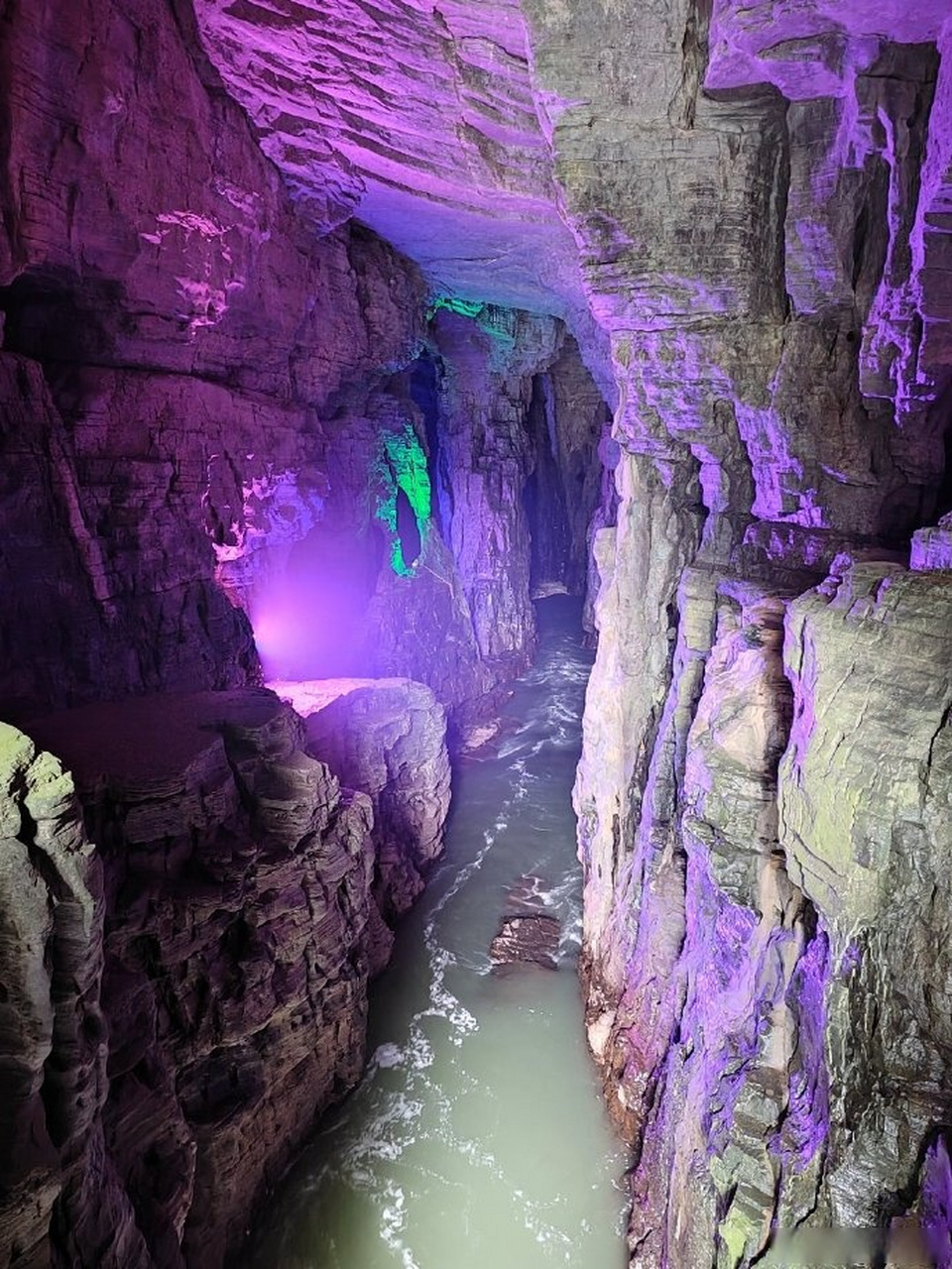 利川腾龙洞,身临其境才能感受它的气魄,壮丽!