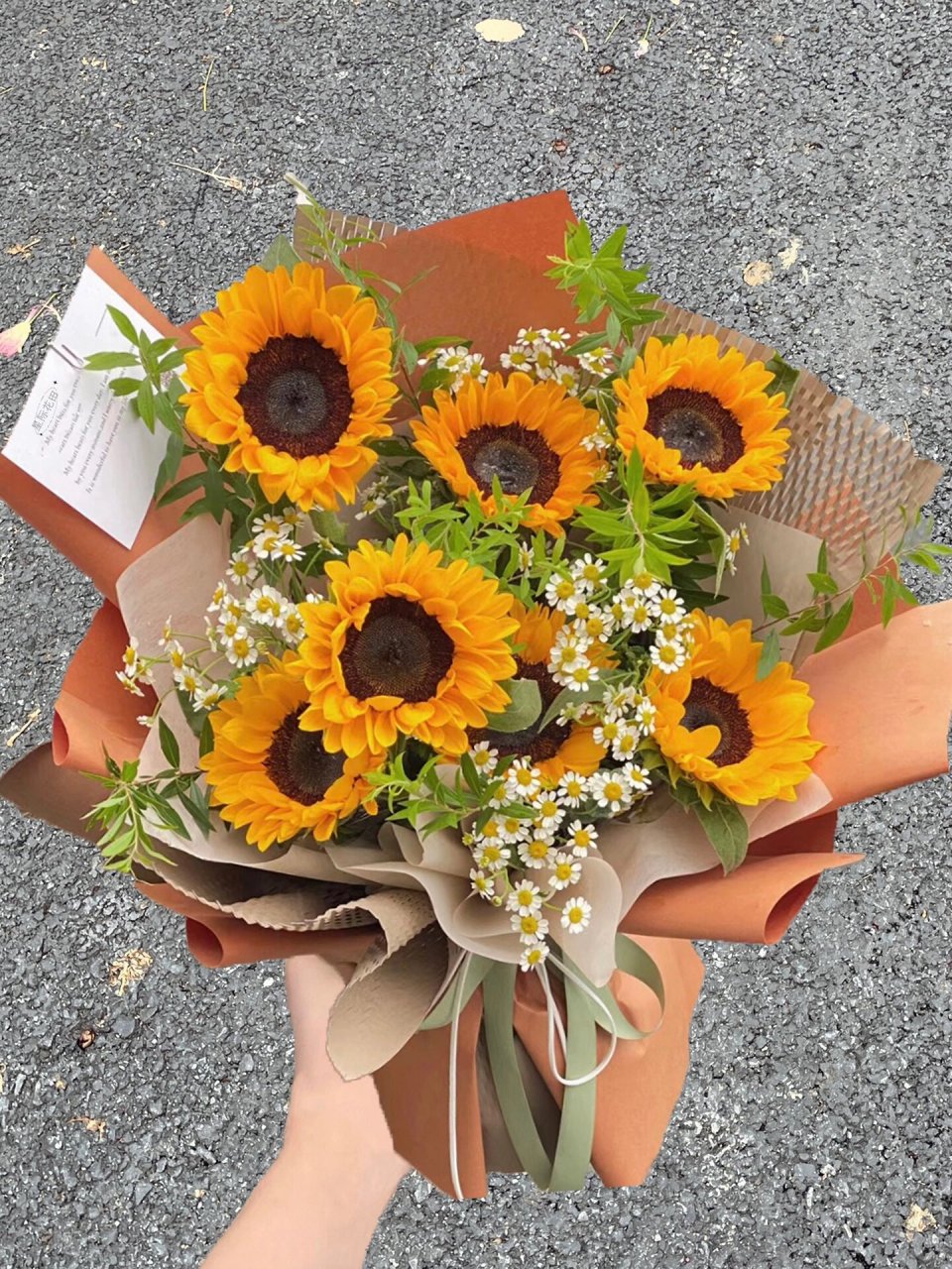 97老师一束人见人爱的小太阳 zui适合教师节的1定是向日葵啦 整理了