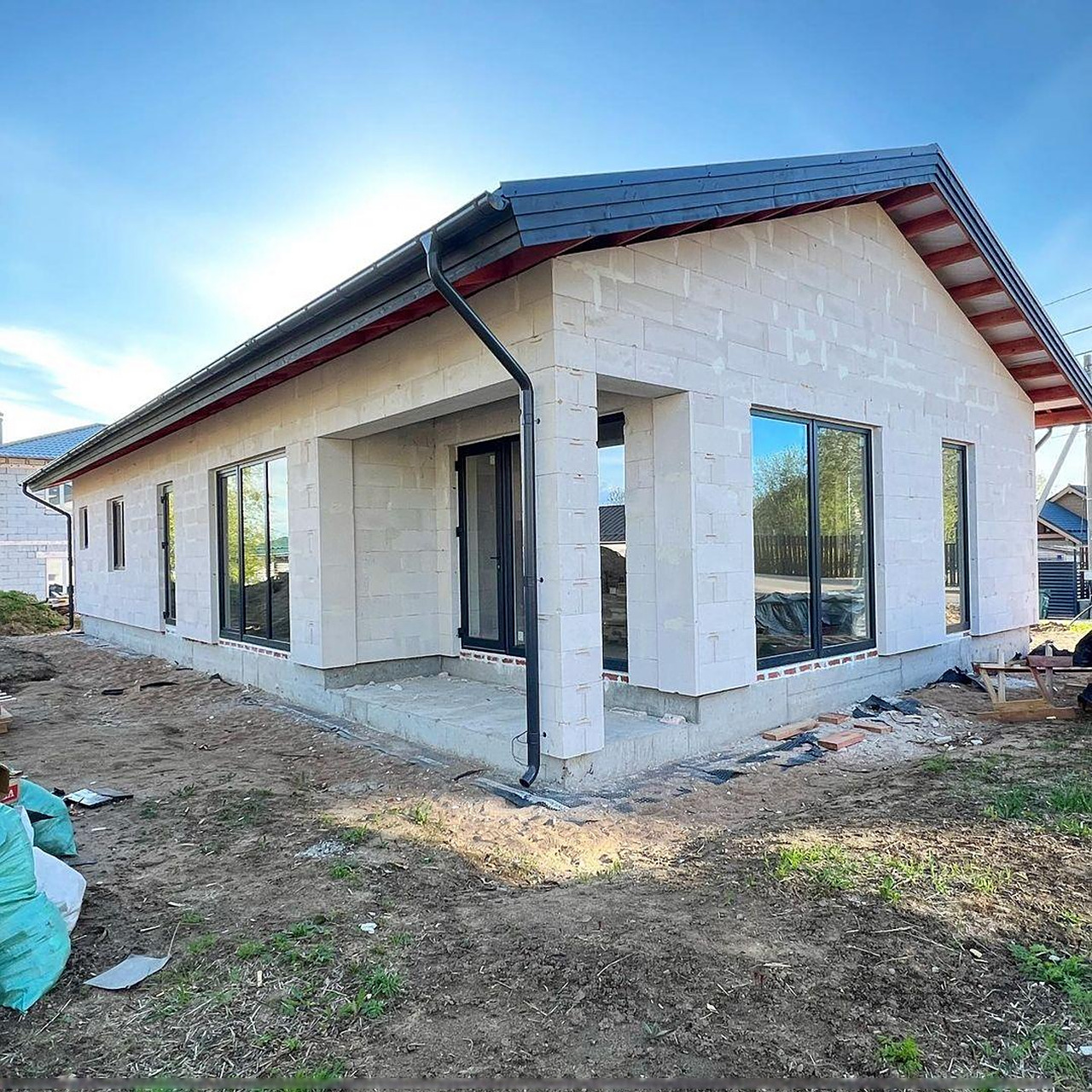 美国农村的房子都是这样设计的.