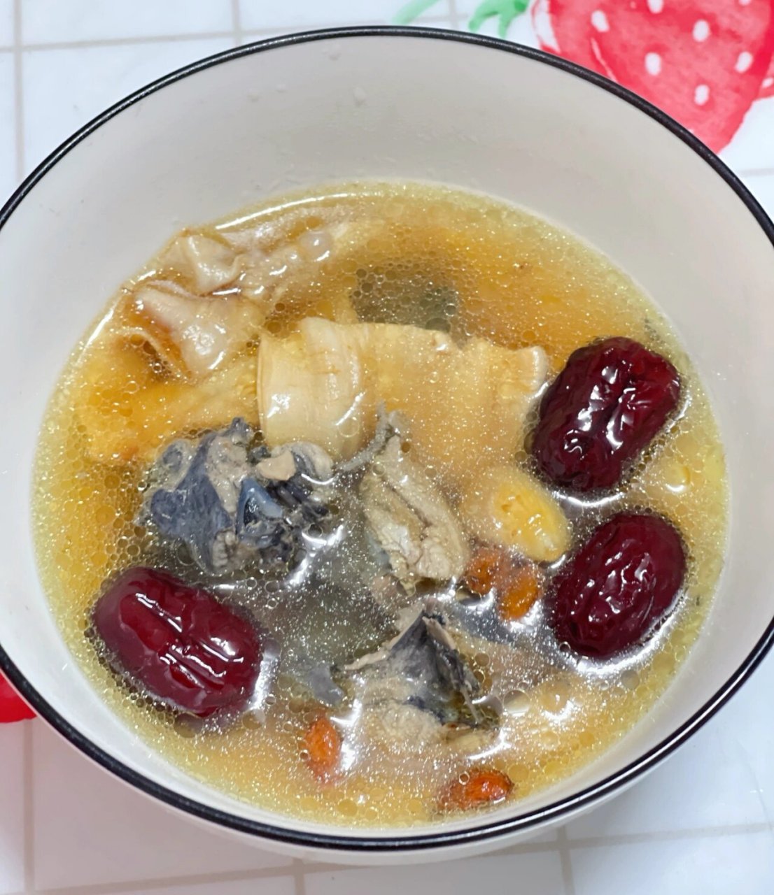 花胶乌鸡汤|提高免疫力|美容养颜|滋补脾胃 在疫情的特殊期间,需要