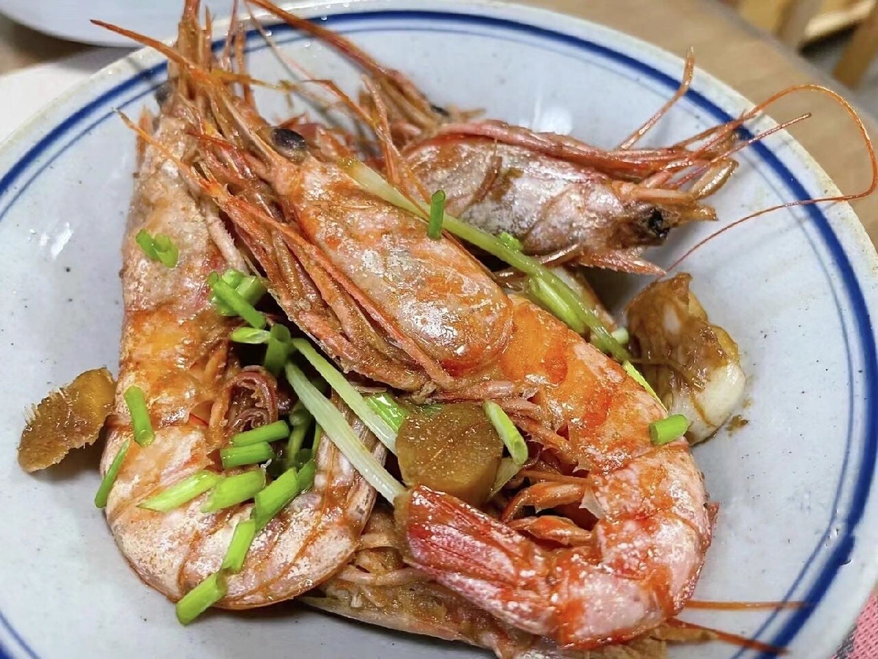 舟山野生大红虾, 舟山红虾学名中华管鞭虾,又名东海红虾,体表浅橘红色