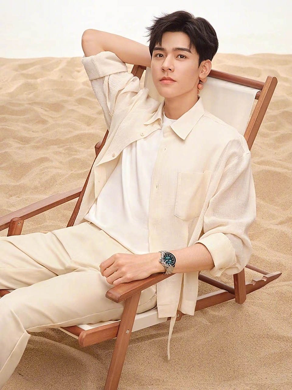 恭喜@龚俊 今日加入天梭大家庭,成为品牌全球代言人.