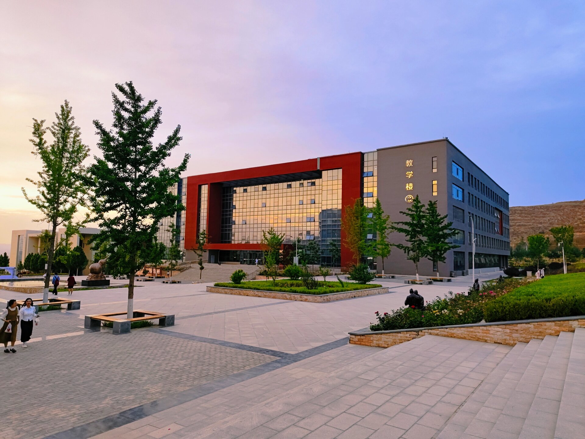 甘肃中医药大学 校园环境一级棒!宿舍环境嘎嘎棒.