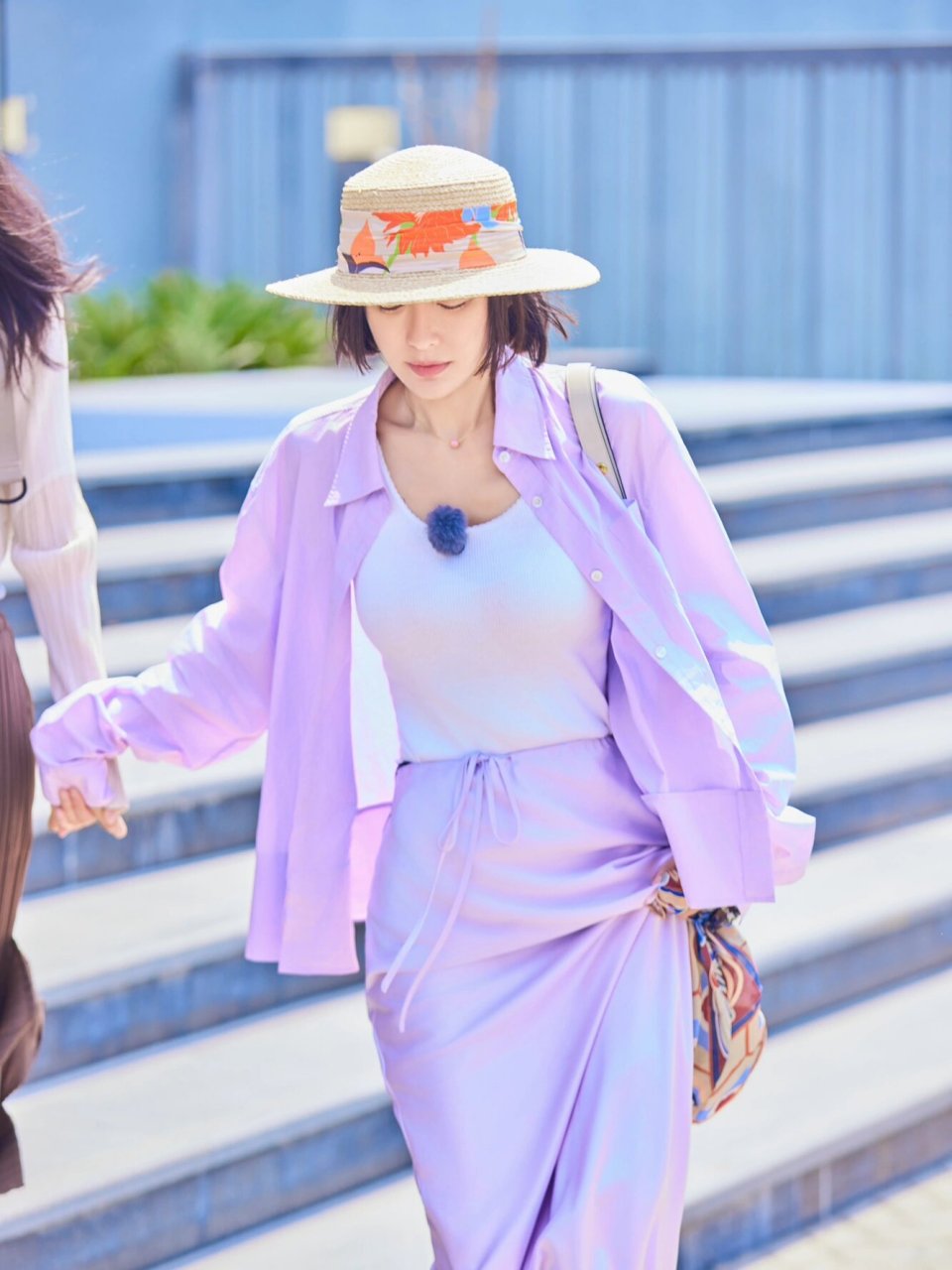 秦岚《花少》最新一期三套穿搭解析送上 针织长裙配编织草帽这一身很