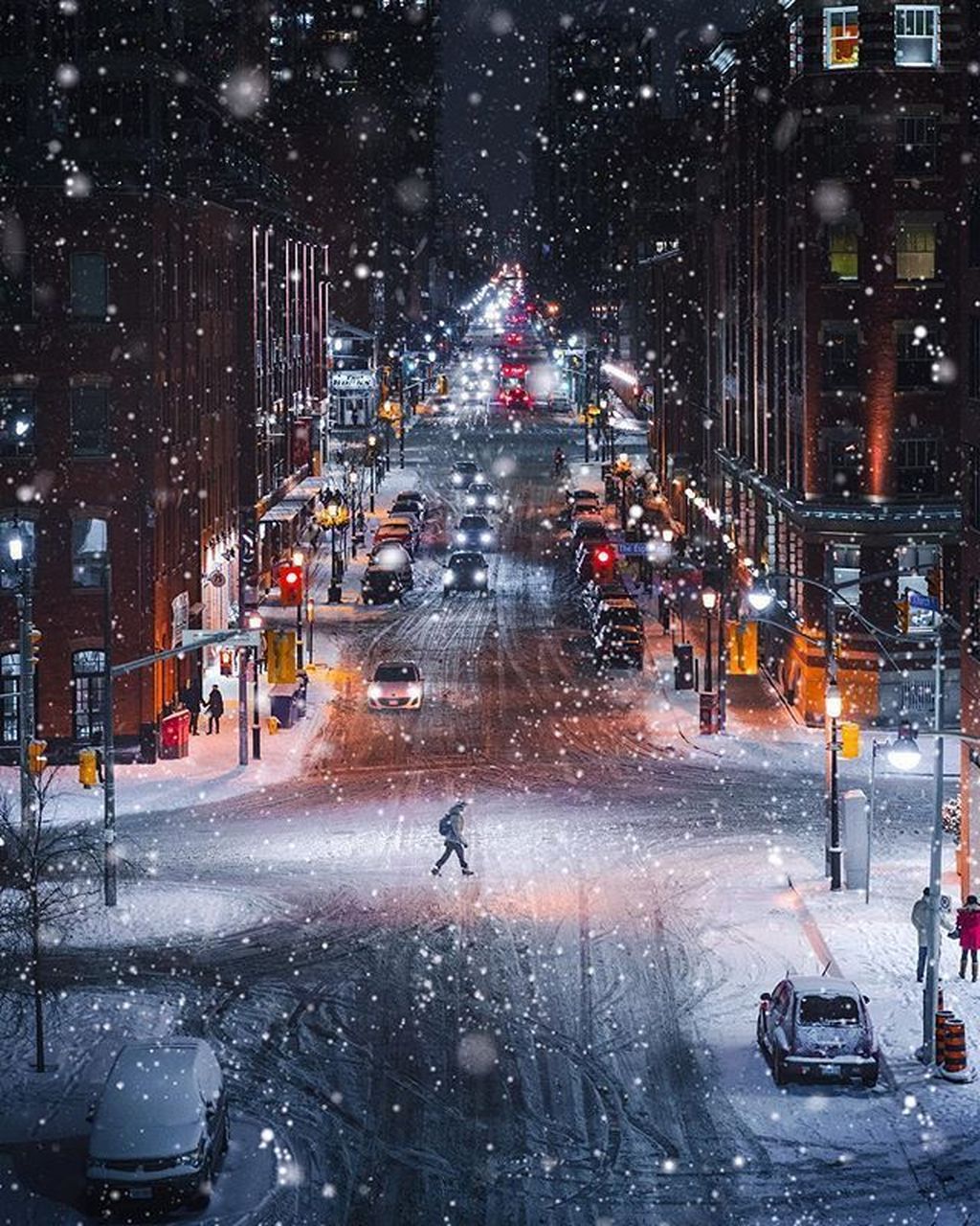 雪夜中的城市街头