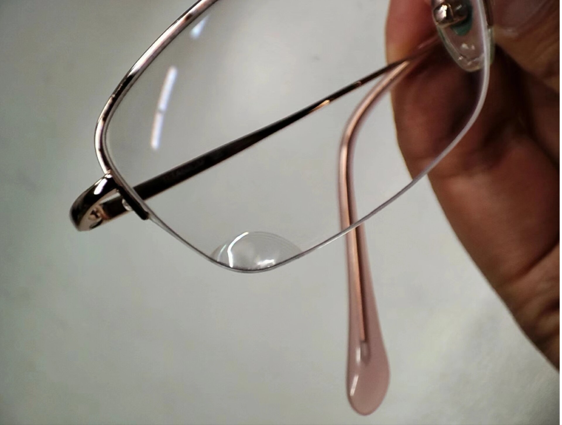 眼镜片损坏磕边了怎么解决及避免 详细攻略