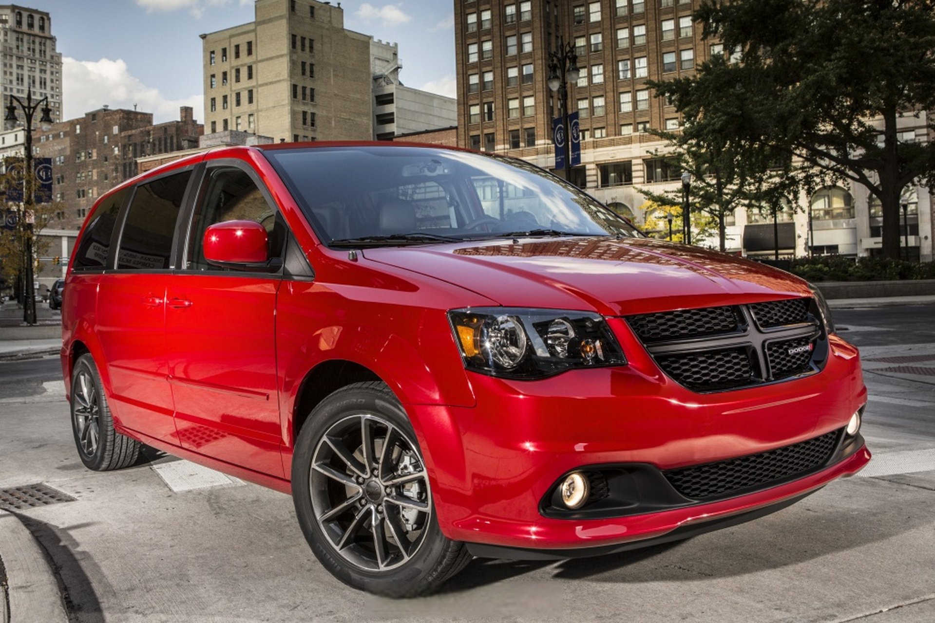 第五代道奇捷龙从2013年投产,足足生产了13年,直到2020年才停产(图为