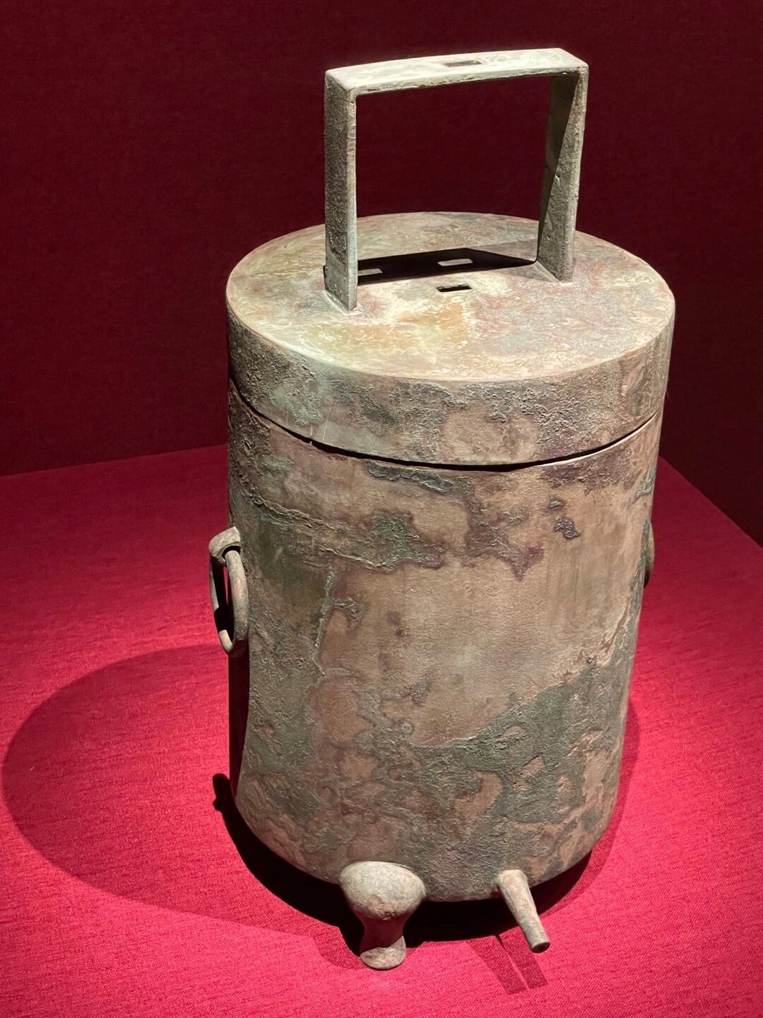 汉代青铜漏壶,中国古代的定时式计时用器,因出自厨具库,可能是烹饪用