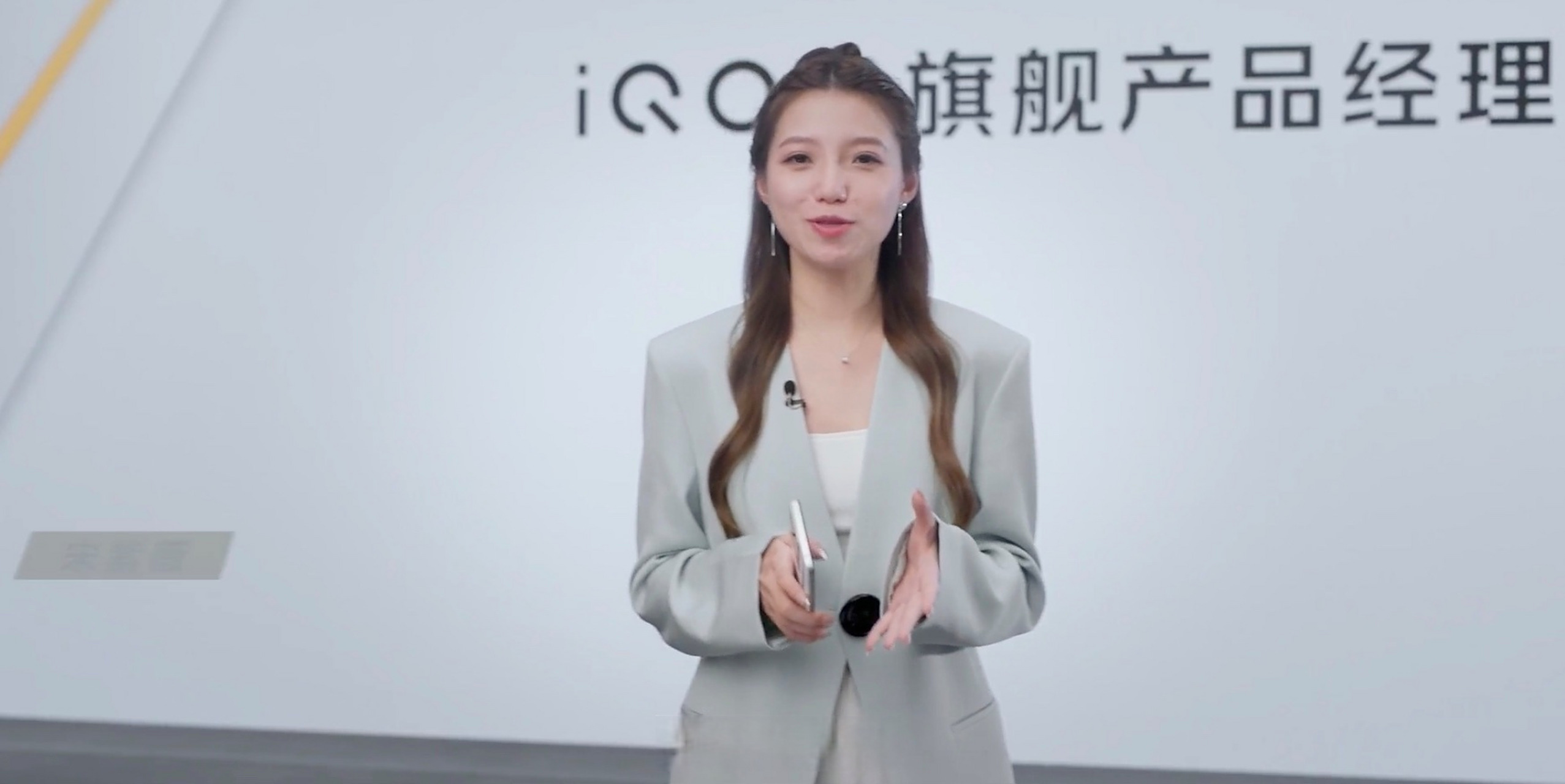 嗯,你们的宋紫薇来救场了~今天的紫薇给几分?iqoo 11s大家猜个价格吧