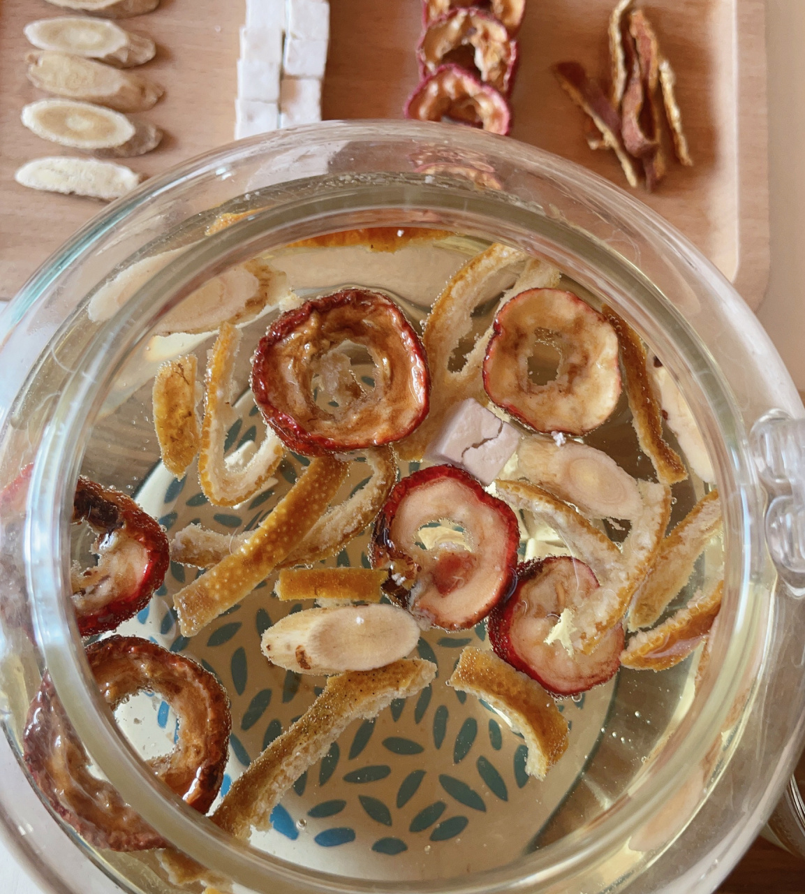 黄芪茯苓山楂陈皮茶,告别小肚腩～ 78食材:黄芪10g 茯苓15g 山楂3g