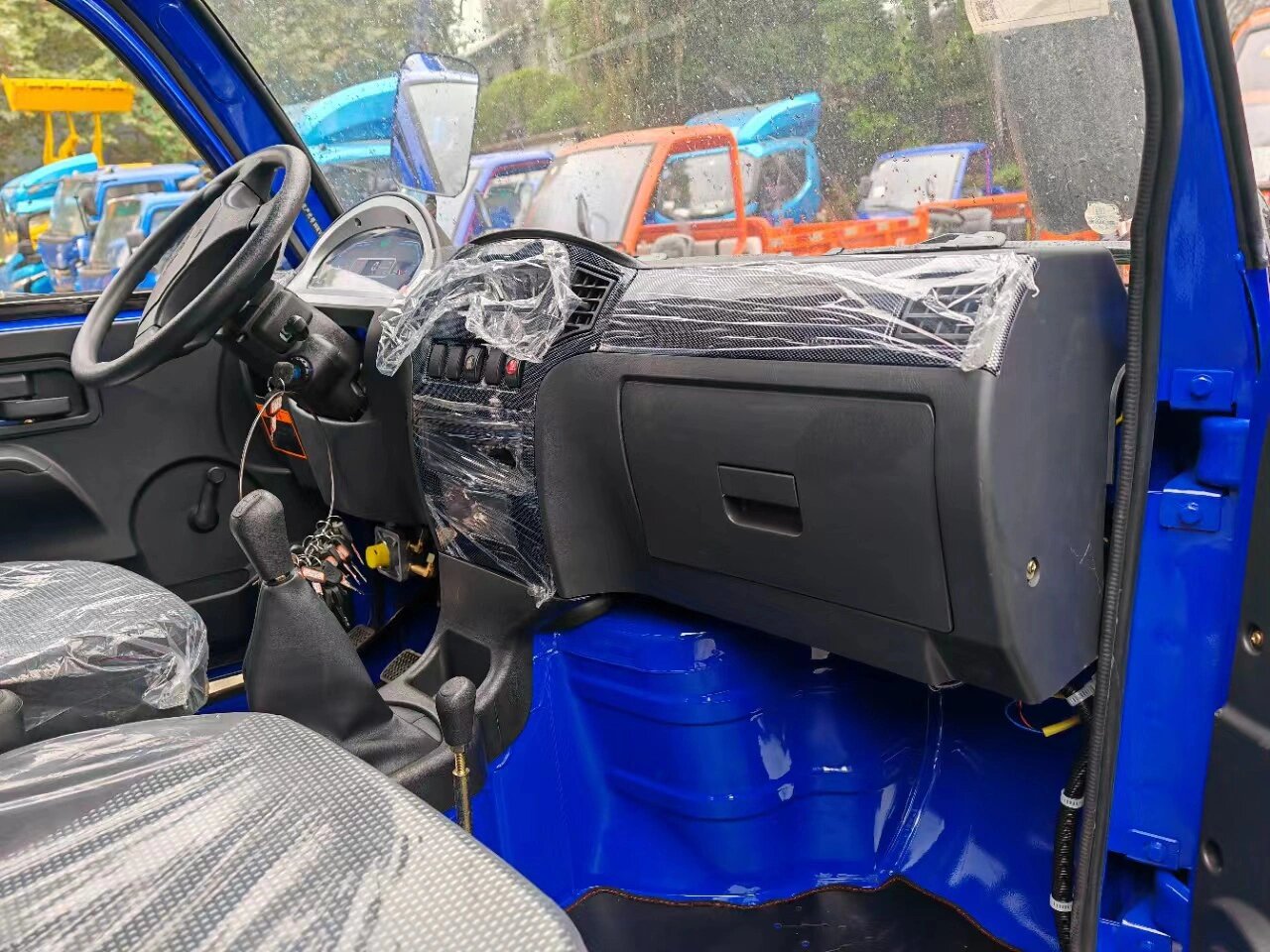 五征柴油三轮车 常柴单缸35马力国四柴油机,货厢尺寸长3米宽1.