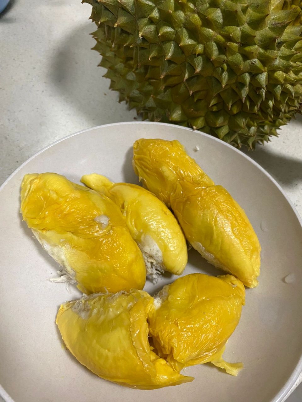 最近爱上买榴莲.软金月 金蜜王 之深夜开果 晒晒今天新到的三个果.