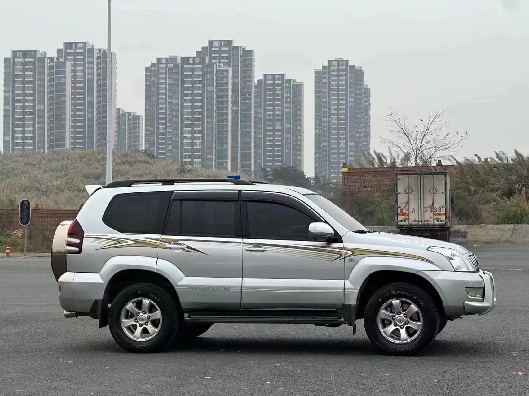 03年丰田霸道2700,8座.