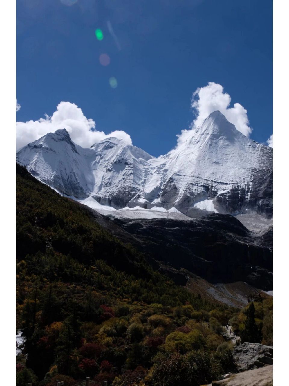 亚丁三座神山图片