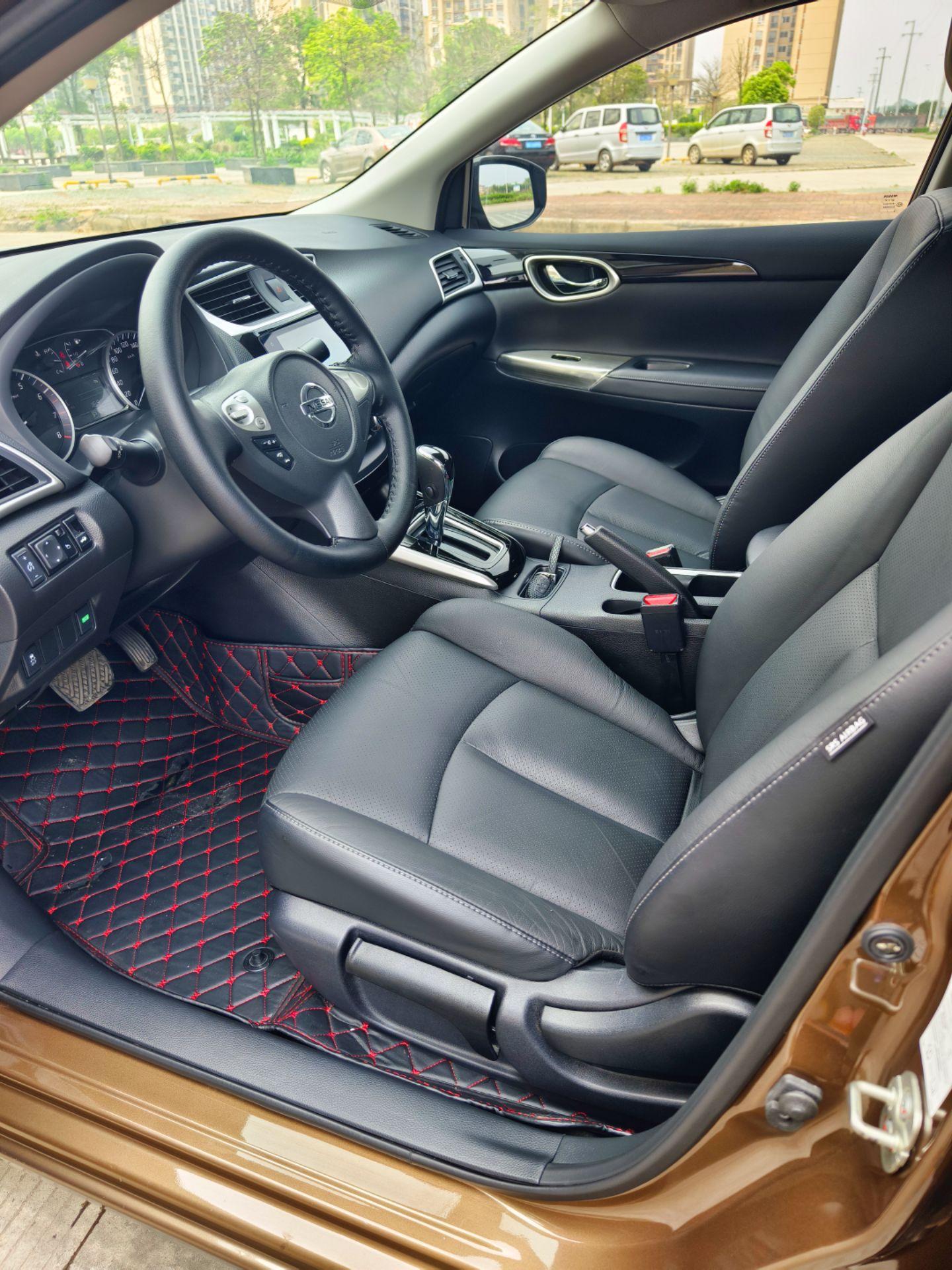 内饰零磨损,全程带套使用,刚换两条米其林轮胎,机日产轩逸内饰日产